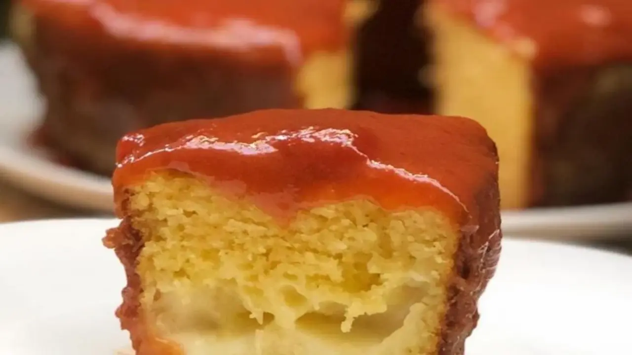 Bolo de Fubá com Requeijão e Goiabada