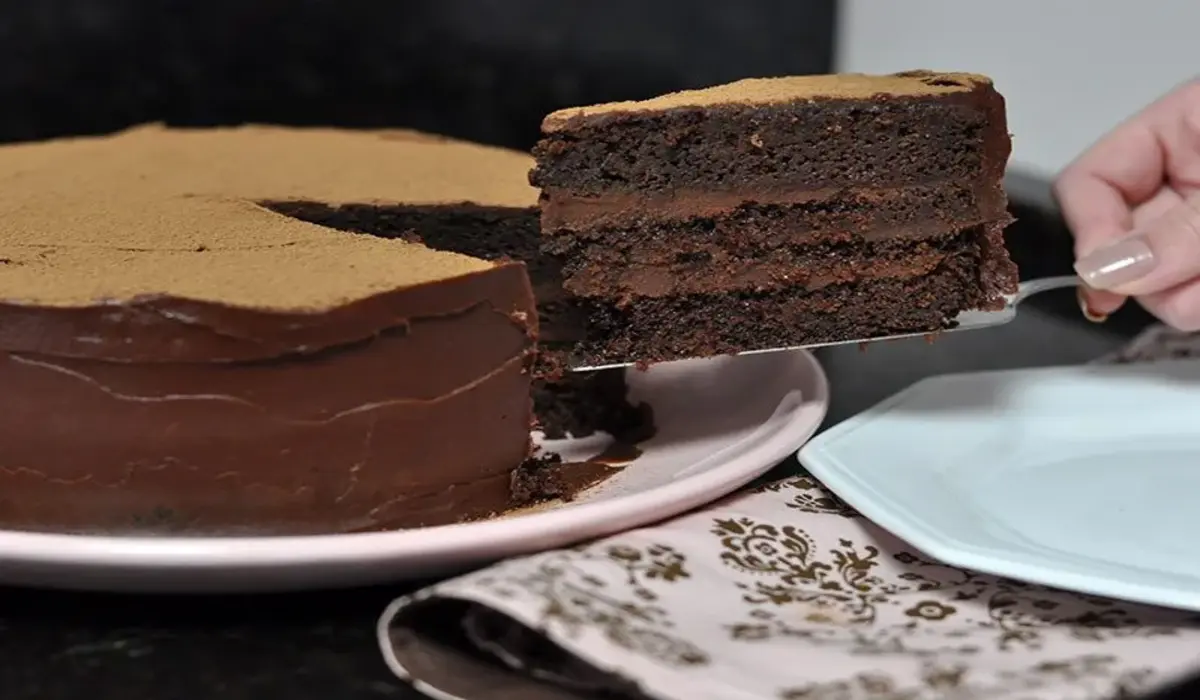 Bolo de Chocolate com Ganache de Caramelo