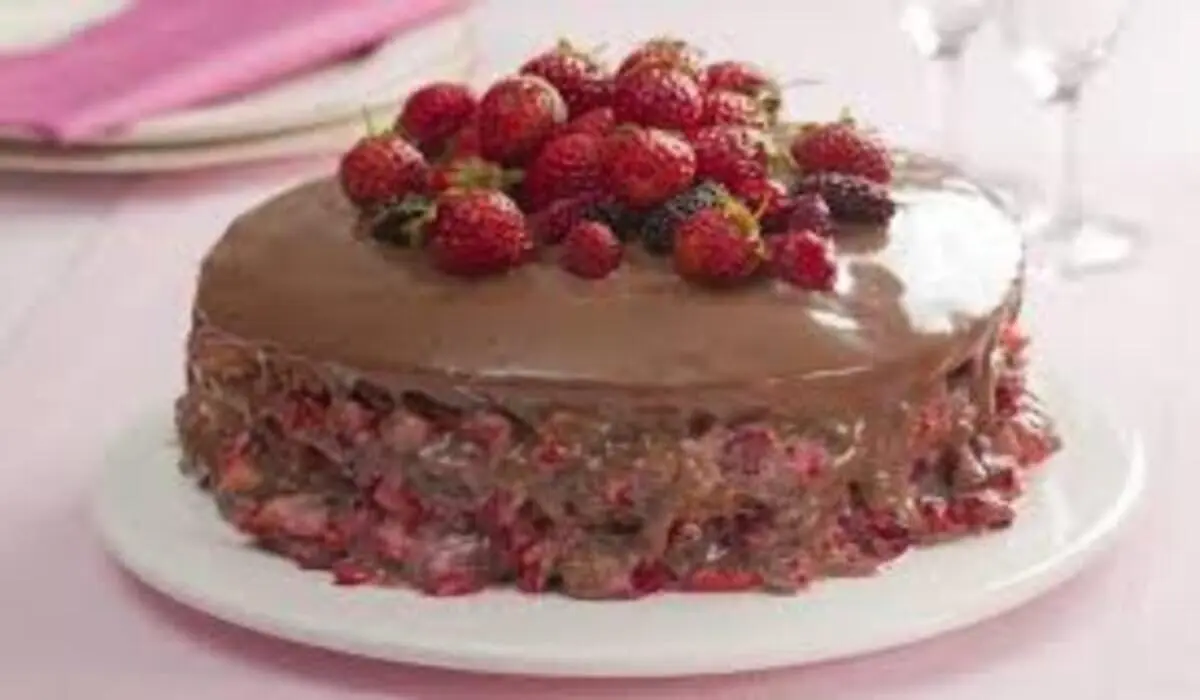 Bolo de Chocolate e Frutas Vermelhas