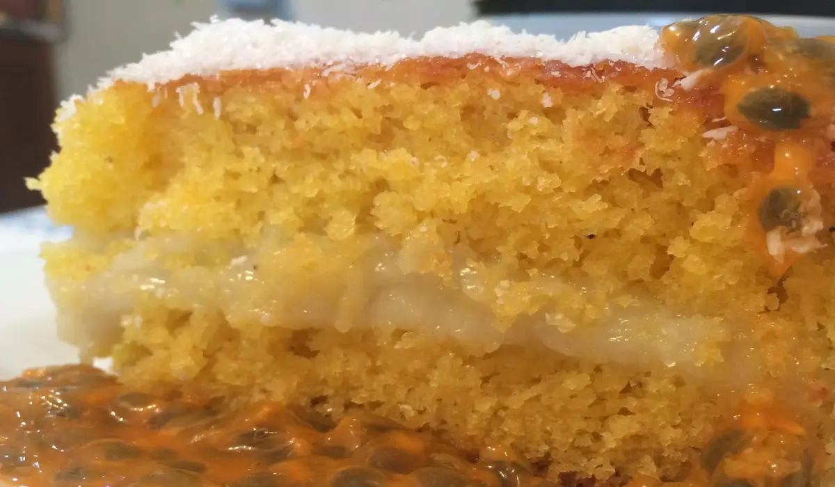 Bolo de Maracujá e Coco