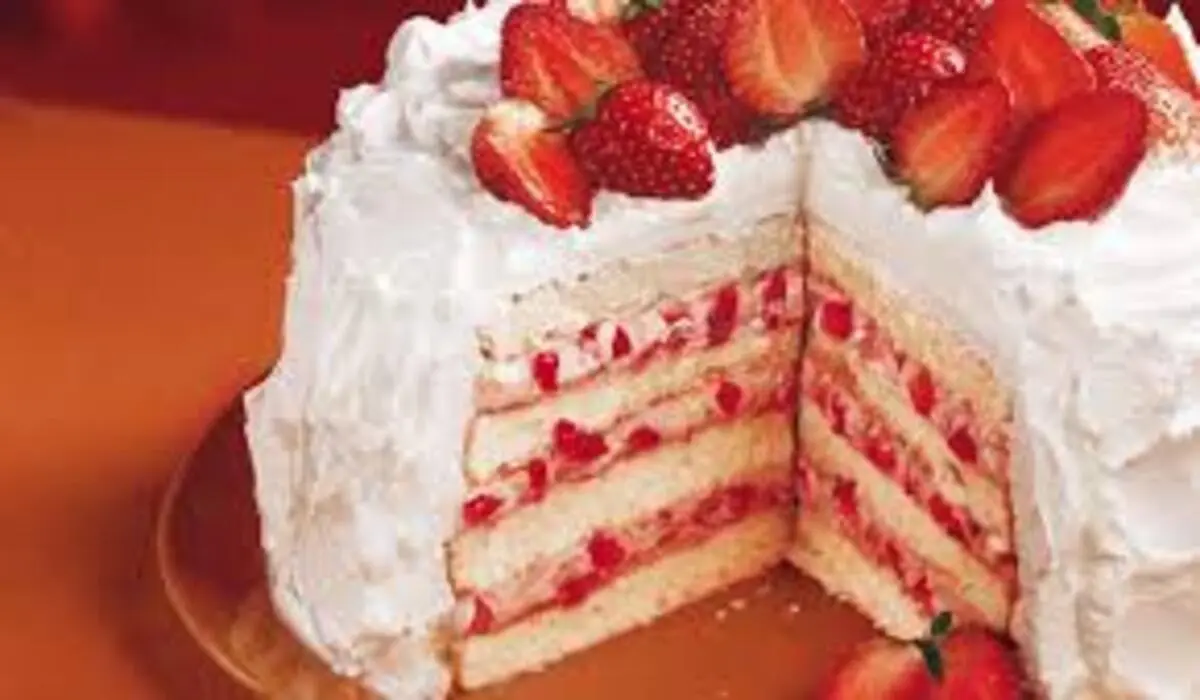 Receita de Bolo de Morango com Chantilly