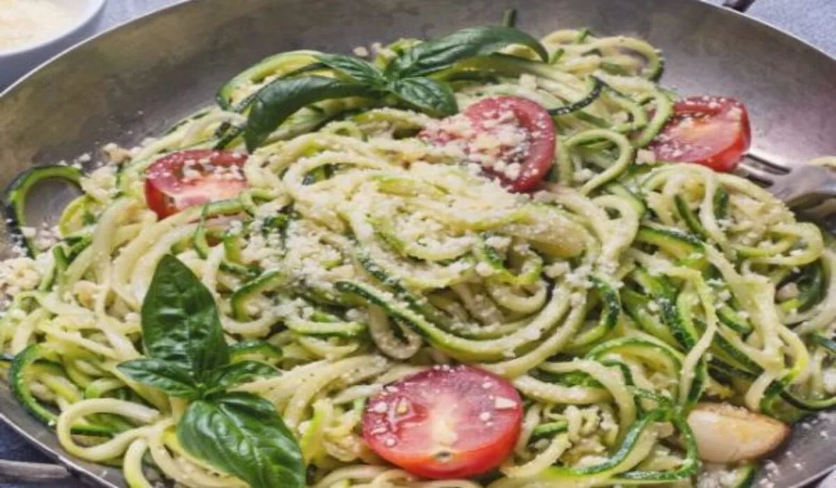 Espaguete de Abobrinha com Molho Pesto
