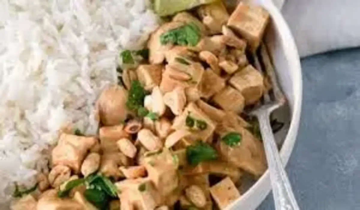 Palitos de Tofu Crocantes com Molho de Amendoim