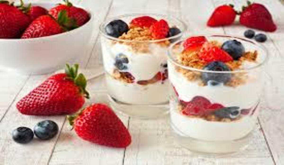 Parfait de iogurte com frutas vermelhas