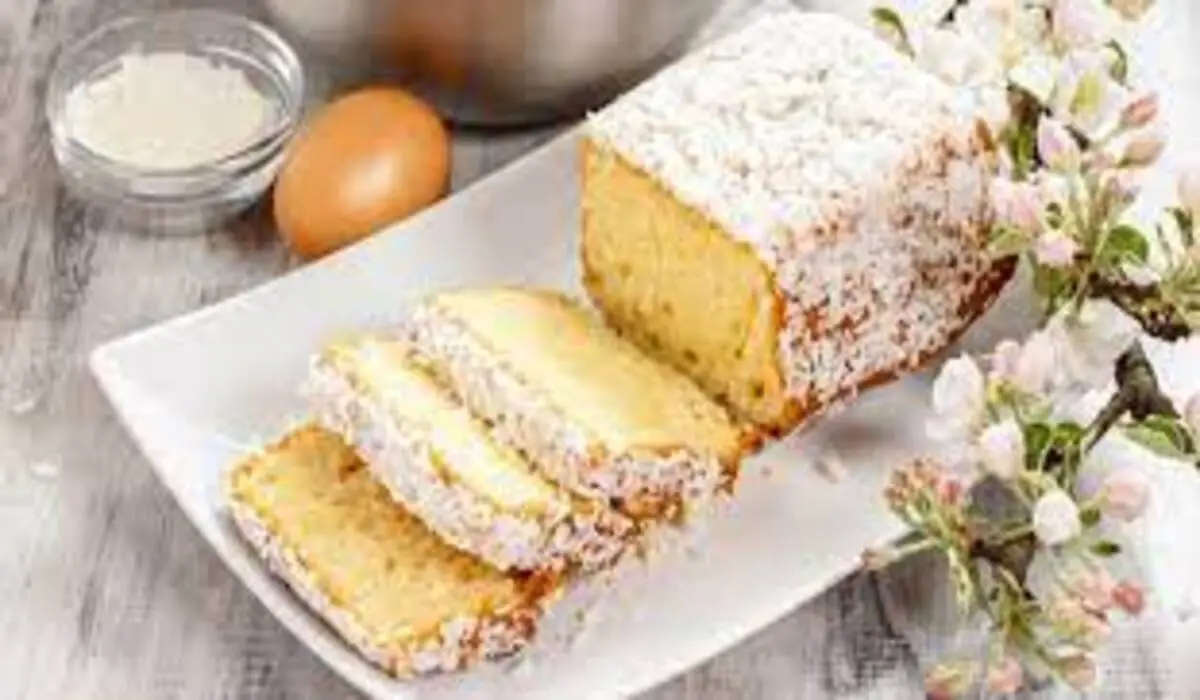 Pão de Coco Low Carb Uma Delícia Saudável e Nutritiva Para quem está seguindo uma dieta low carb, encontrar receitas saborosas e variadas pode ser um desafio. Este Pão de Coco Low Carb é a opção perfeita para quem busca um pão delicioso e nutritivo, sem abrir mão dos princípios de uma alimentação com baixo teor de carboidratos. Feito com ingredientes saudáveis e naturais, este pão é ideal para qualquer refeição do dia. Ingredientes Ingredientes Secos 1 12 xícaras de farinha de coco 14 xícara de farinha de amêndoas 14 xícara de coco ralado sem açúcar 1 colher de chá de fermento em pó 12 colher de chá de sal Ingredientes Úmidos 4 ovos 14 xícara de óleo de coco derretido 12 xícara de leite de coco 2 colheres de sopa de adoçante natural (eritritol ou xilitol) 1 colher de chá de extrato de baunilha Modo de Preparo Preparando a Massa A princípio, pré-aqueça o forno a 180°C e unte uma forma de pão com óleo de coco ou forre com papel manteiga. Em uma tigela grande, misture todos os ingredientes secos a farinha de coco, a farinha de amêndoas, o coco ralado, o fermento em pó e o sal. Mexa bem para garantir que os ingredientes estejam bem combinados. Misturando os Ingredientes Úmidos Logo após, em outra tigela, bata os ovos até ficarem levemente espumosos. Adicione o óleo de coco derretido, o leite de coco, o adoçante natural e o extrato de baunilha. Misture bem até obter uma mistura homogênea. Combinando as Misturas Em seguida, incorpore a mistura dos ingredientes úmidos aos ingredientes secos. Mexa bem até obter uma massa uniforme e sem grumos. A massa deve ficar um pouco mais espessa do que a massa de pão tradicional. Assando o Pão Sobretudo, despeje a massa na forma de pão previamente preparada, espalhando uniformemente. Leve ao forno e asse por cerca de 35-40 minutos, ou até que o pão esteja dourado e firme ao toque. Você pode verificar se o pão está assado inserindo um palito no centro; ele deve sair limpo. Finalização Por fim, retire o pão do forno e deixe esfriar na forma por cerca de 10 minutos. Depois, transfira para uma grade para esfriar completamente antes de fatiar e servir. Este Pão de Coco Low Carb é perfeito para acompanhar um café da manhã saudável ou como um lanche nutritivo. Desfrute desta receita deliciosa e mantenha sua dieta low carb sem sacrifícios. Para mais receitas saudáveis e dicas de bem-estar, visite o site Venha Viver Melhor.