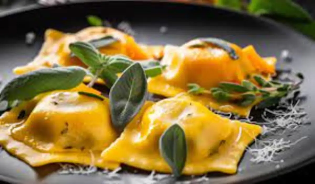 Ravioli de Abóbora com Molho de Sálvia e Noze