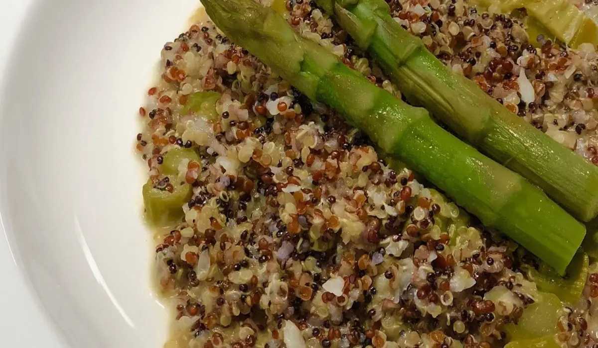 Risoto de Quinoa com Aspargos e Castanha-do-pará