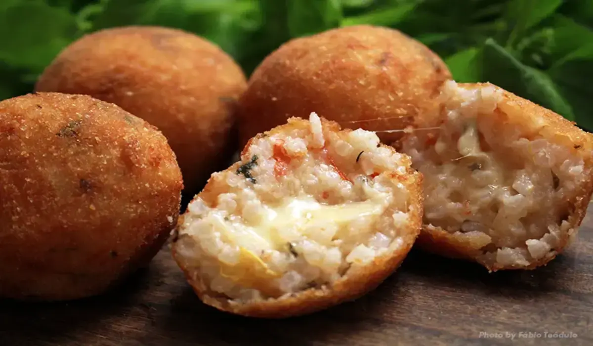 Arancini de Risoto com Queijo